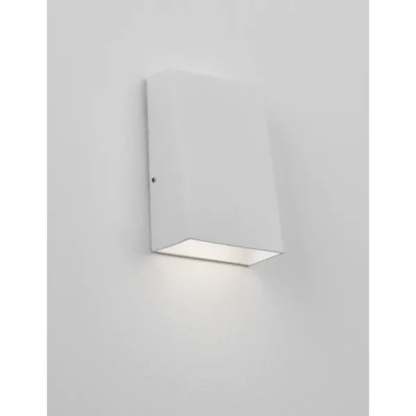miley-kupaonska-lampa-led-6w3000k397lmip54bijela-66729-02110633.webp MILEY KUPAONSKA LAMPA LED 6W/3000K/397lm/IP54/BIJELA