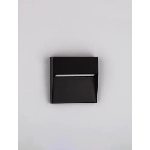 ray-zidna-lampa-led-3000k-159lm-ip65-crna-96003-02075612.webp RAY ZIDNA LAMPA LED 3000K 159lm IP65 CRNA